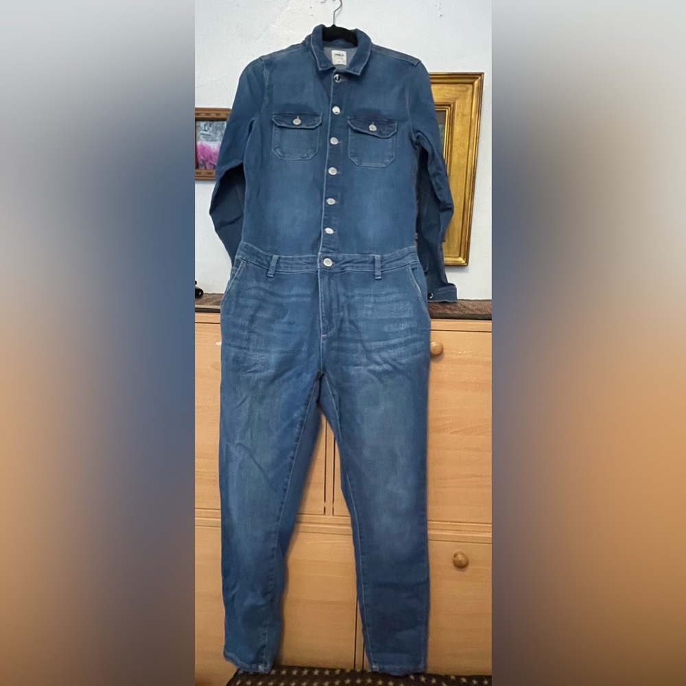 just send offer . ONLY BULE Denim jumpsuit.